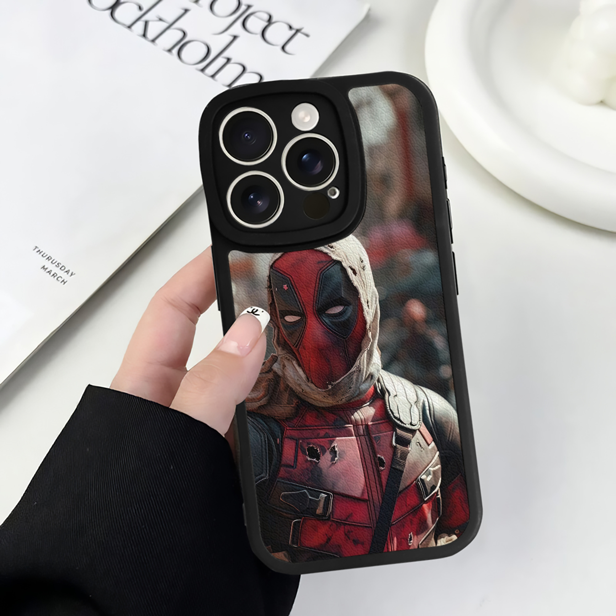 （画像用） Deadpool デッドプール 【iPhone 16シリーズ対応】シリコンスマホケース（レザー調） 材質：シリコン